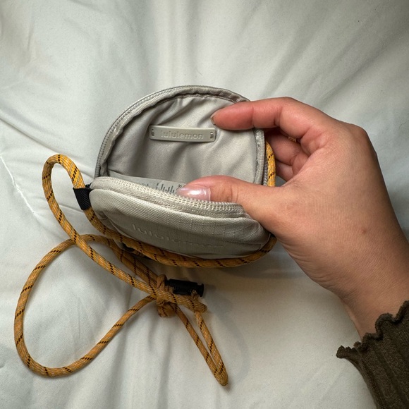 Lululemon crossbody bag - Picture 3 of 3